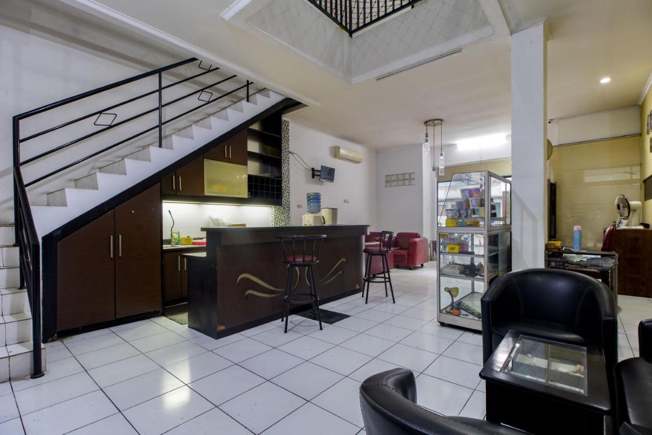 Hotel Arjuna Bekasi Exterior foto